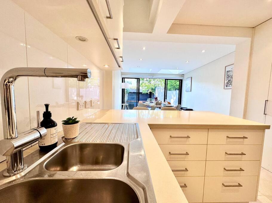 Ivy Haven With View Loft Apartment Sydney